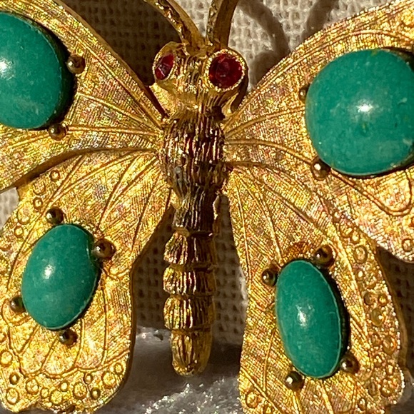 Vintage Butterfly Green Oval Cabochon Gold Tone Brooch - Picture 3 of 15